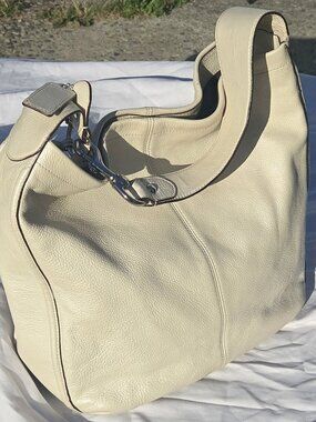 Coach bone Wht Avery Leather Full Sized Hobo. Genuine Verified. One owner F23309